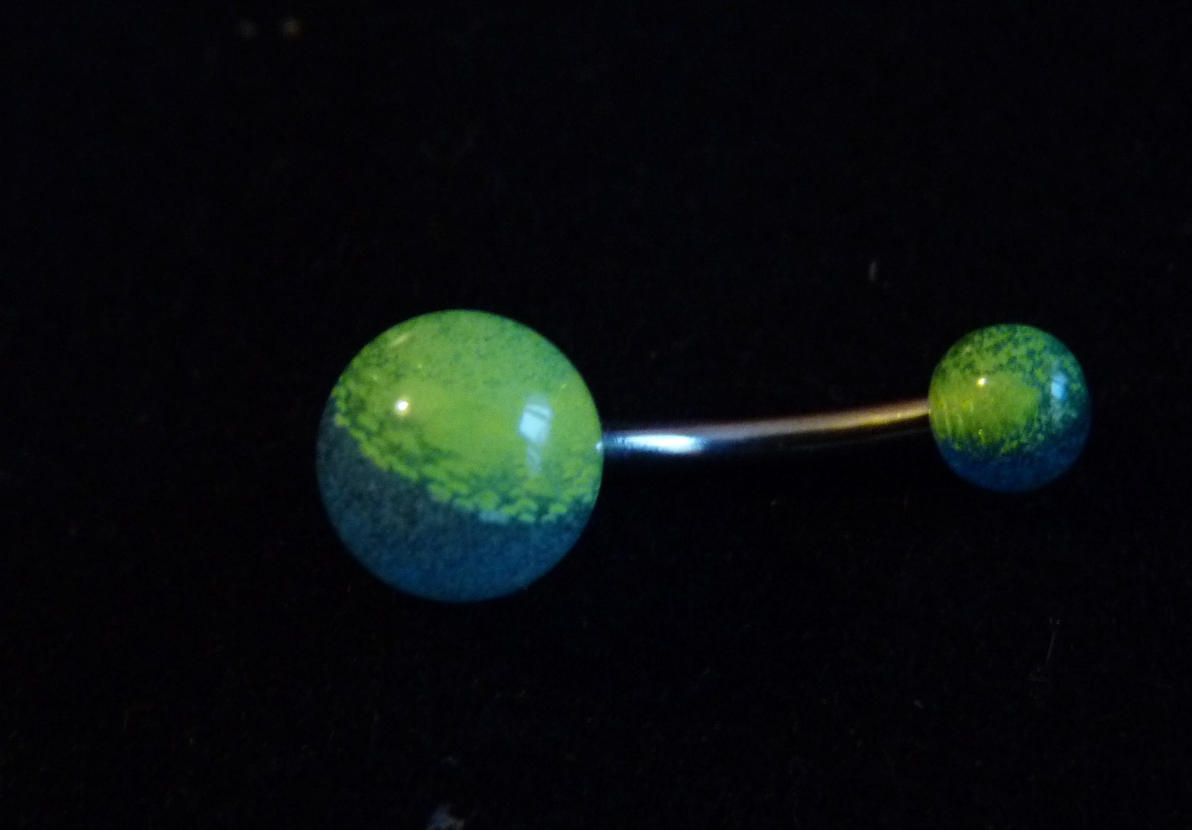 NOMBRIL : "neigeux" bicolore jaune fluo / bleu SANS FLASH 1