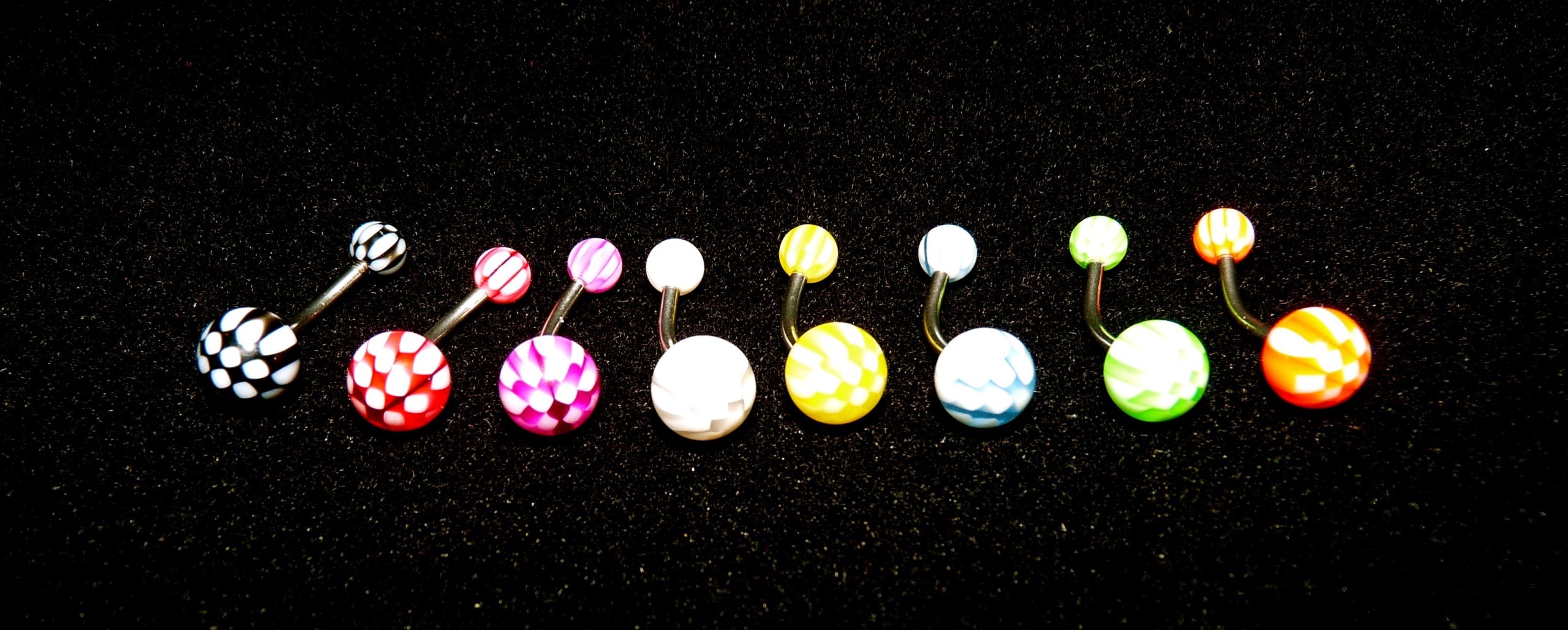 NOMBRIL Damier : noir, rouge, violet, blanc, jaune, bleu, vert, orange