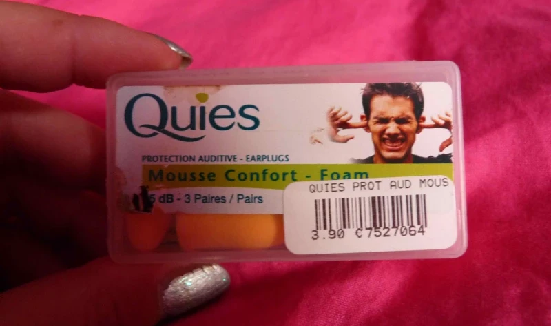 ( QUIES ) La pouffe aussi a une belle paire de boules