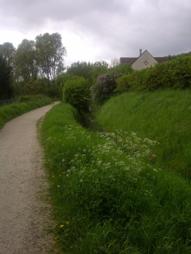 Le chemin plat du GR11