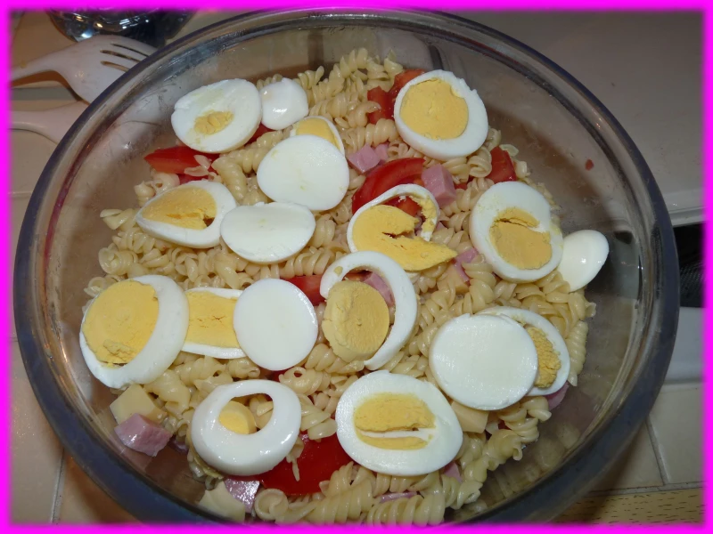 confection d'une salade de pâtes pour Musclor