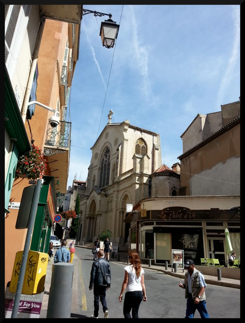 Sous un ciel encore radieux