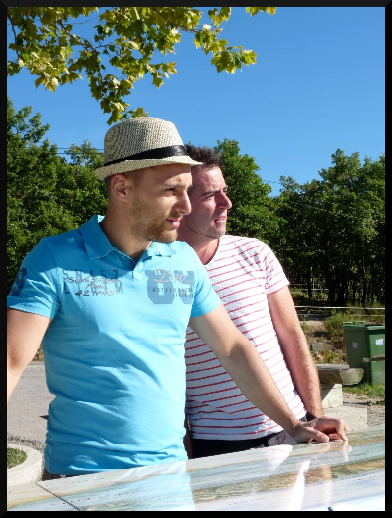 Les 2 beaux gosses en pleine contemplation