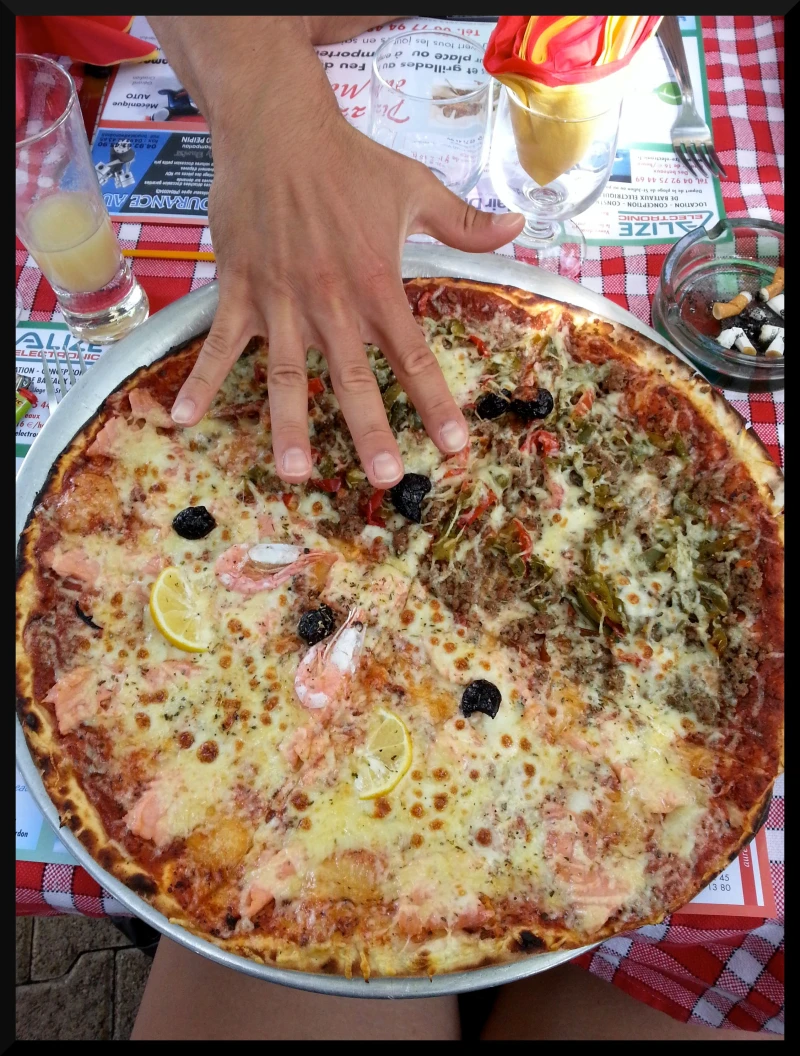 Juste pour vous donner une idée de la taille des pizzas ^^