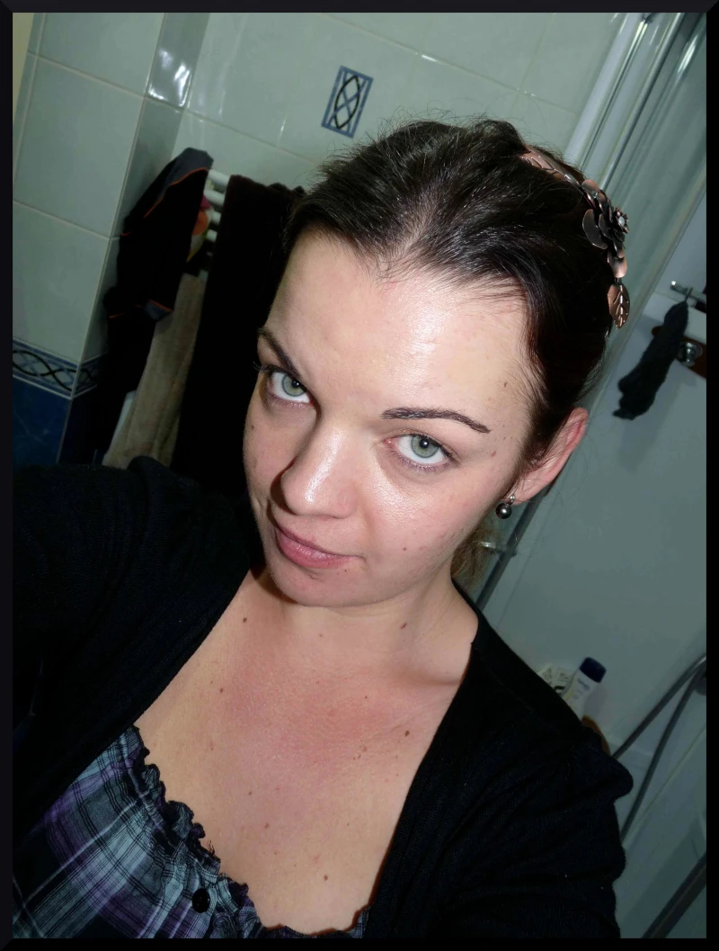 Tronche du soir à démaquiller ( tu sens comme je respire le bonheur sur cette photo ? )