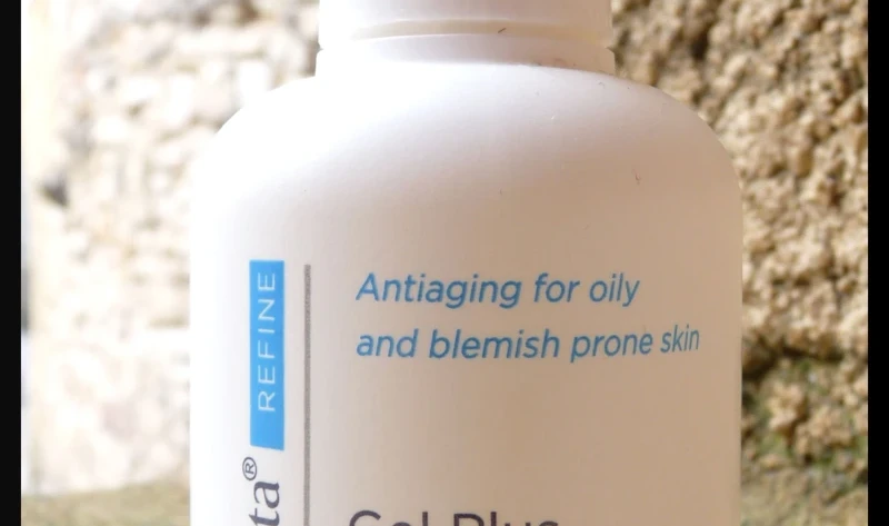 [ NEOSTRATA ] La guerre des boutons n&rsquo;a pas pris une ride.